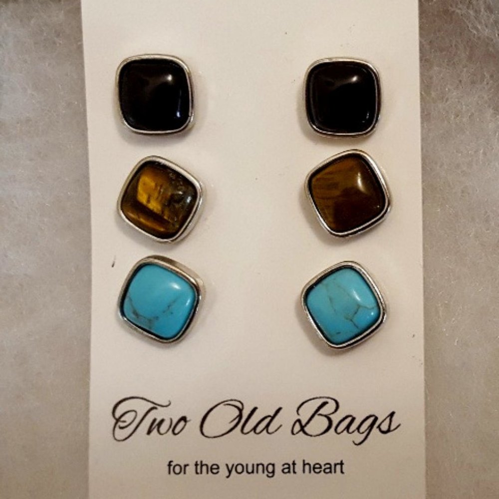 Nice BRAND NEW set of pierced earrings!